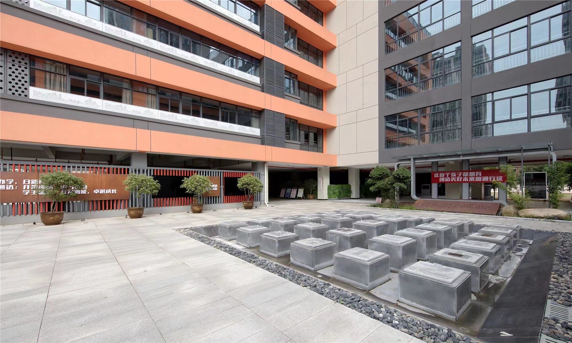 【學校案例】今泰裝飾在武漢市先后完成了與紅領巾學校6個校區(qū)的項目交付！(圖2)