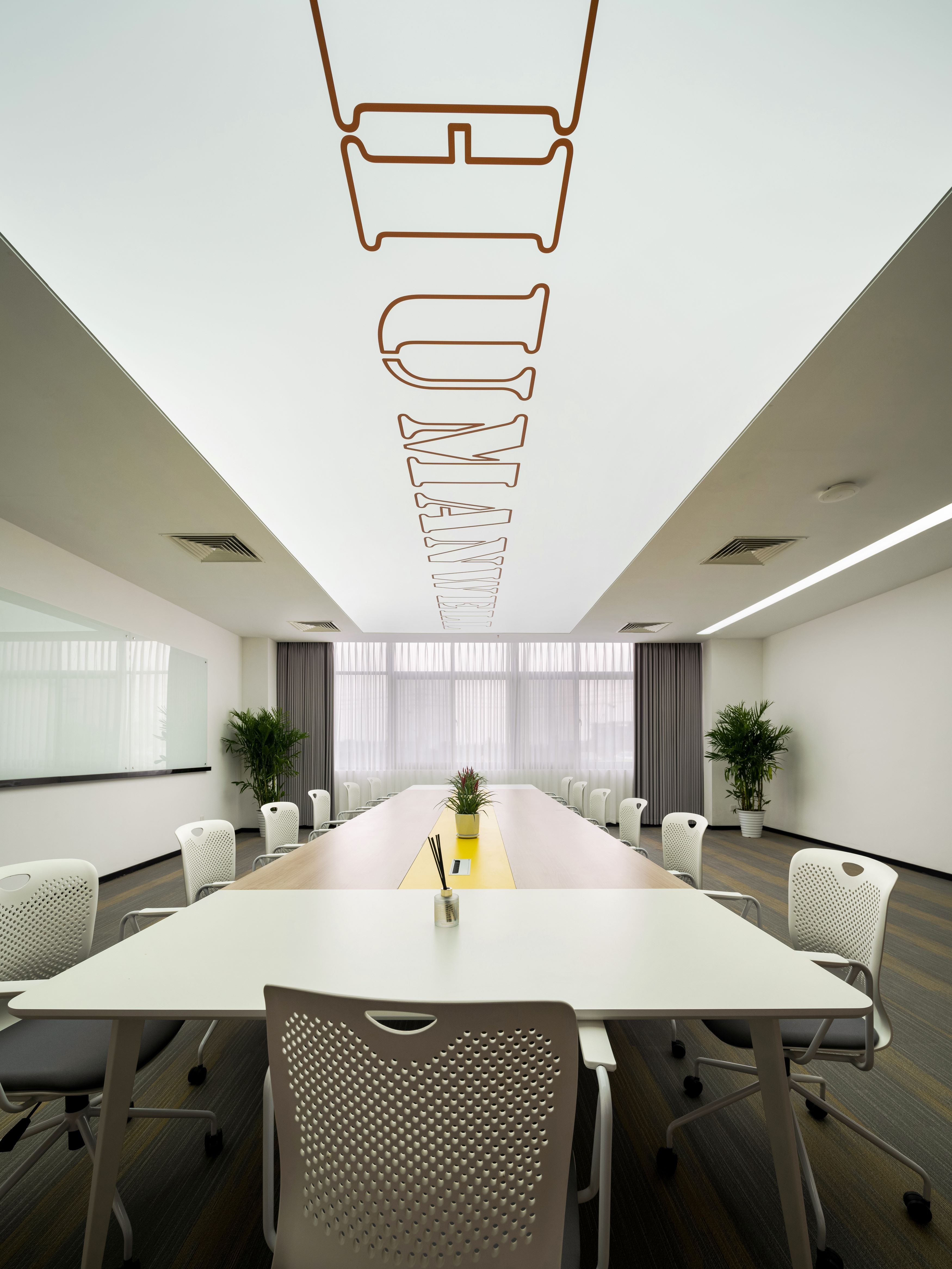 【完工案例】人福醫(yī)藥黃岡總部辦公室裝修完工！(圖5)